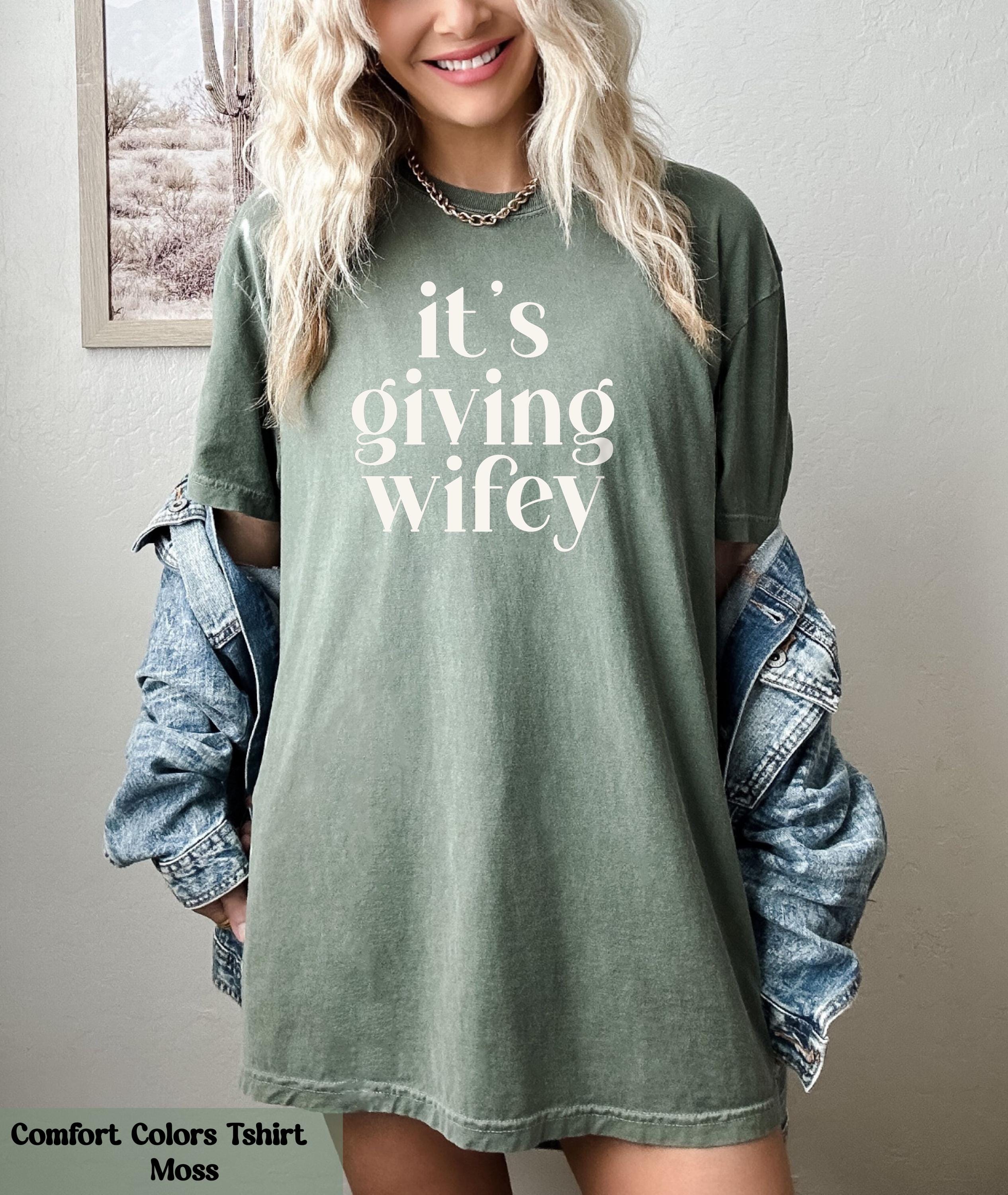 Its Giving Wifey T-Shirt, Bride to Be Shirt, Newlywed Tee, Honeymoon Outfit, Wedding Day T-Shirt, Wifey Vibes Shirt, Bridal Gift for Wife