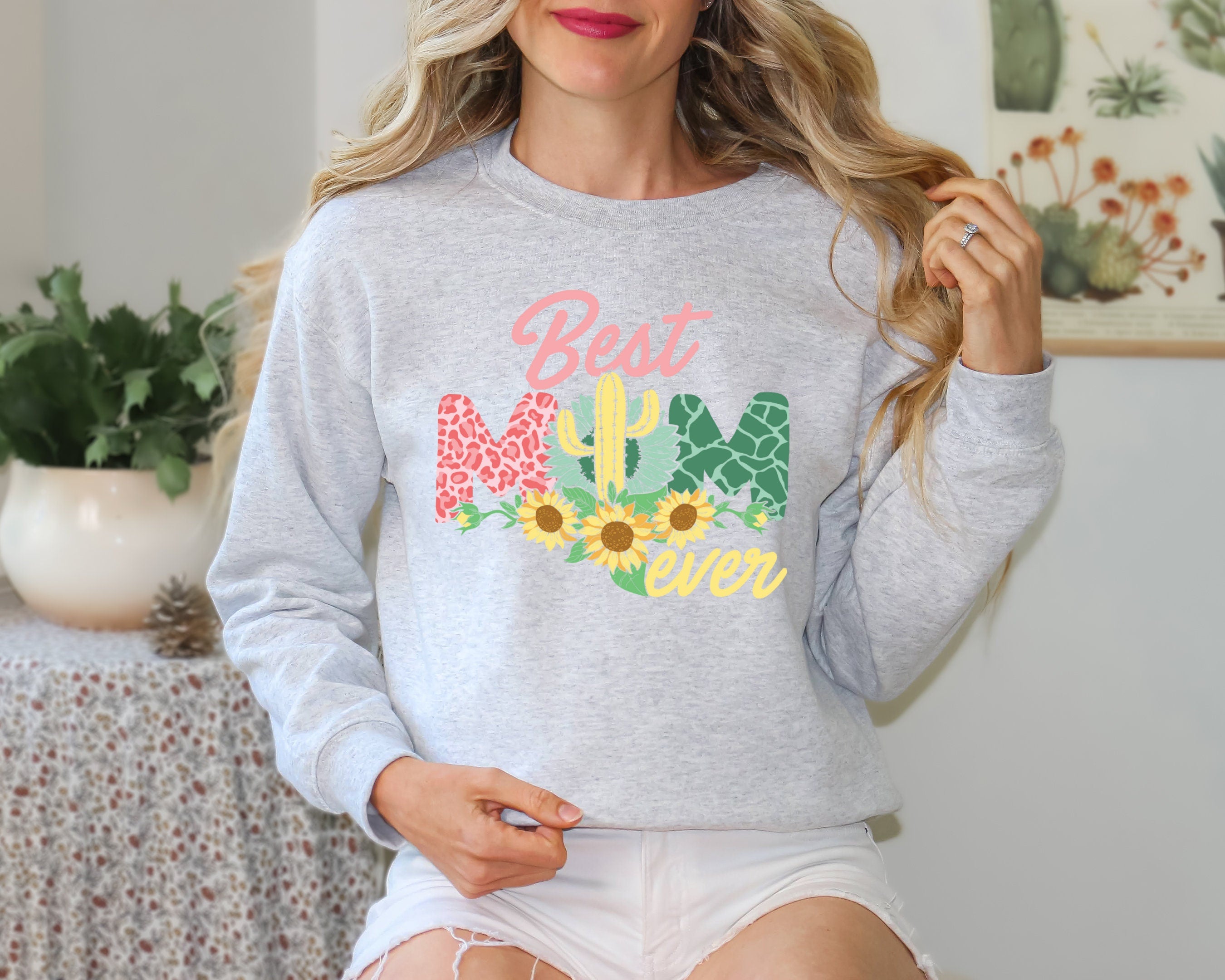 Best Mom Ever Retro Sweatshirt, Groovy Best Mom Ever Shirt, Mother's Day Shirt,Magic Kingdom Shirt,Matching Family,Gift Mom, Retro Mom Shirt