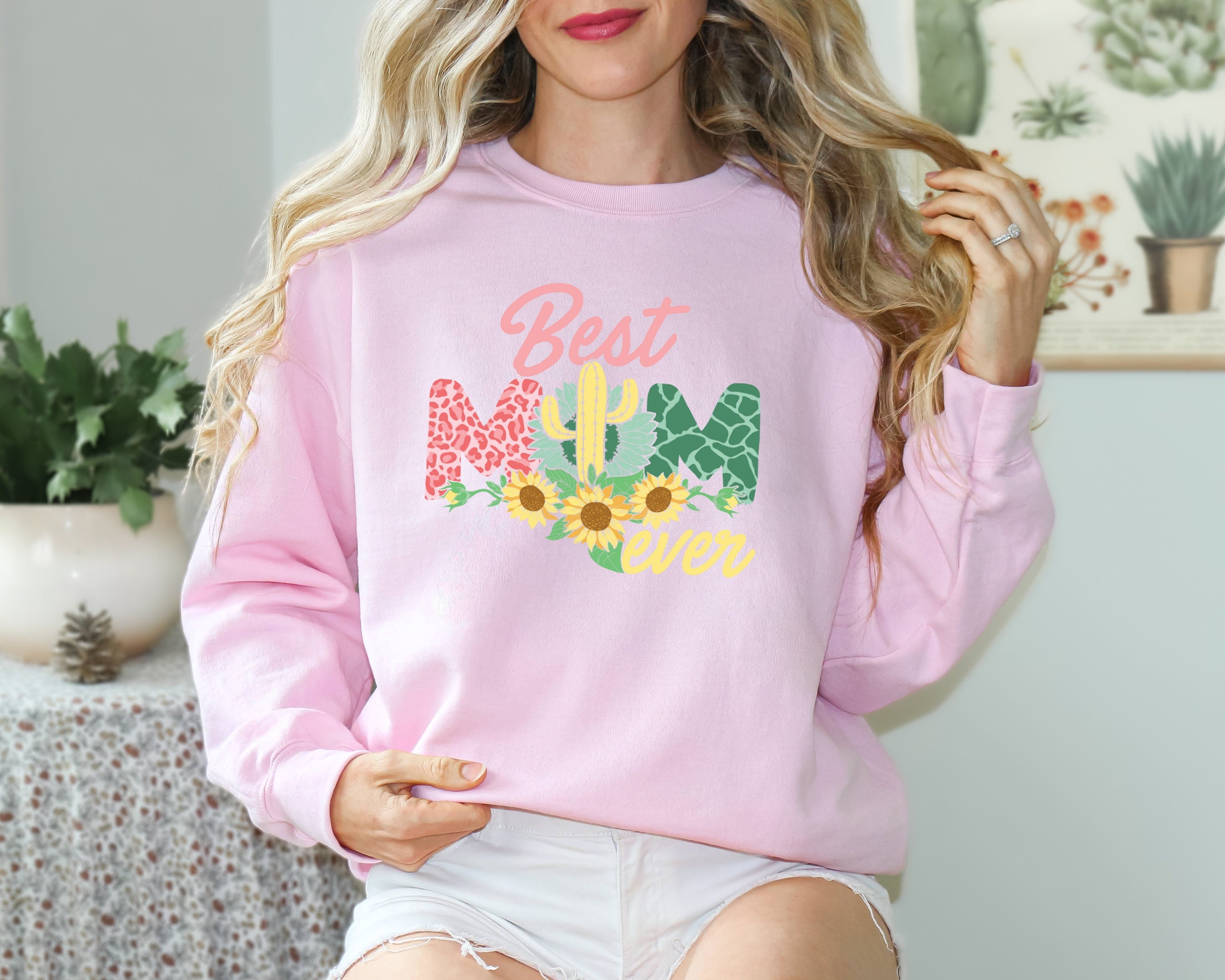 Best Mom Ever Retro Sweatshirt, Groovy Best Mom Ever Shirt, Mother's Day Shirt,Magic Kingdom Shirt,Matching Family,Gift Mom, Retro Mom Shirt