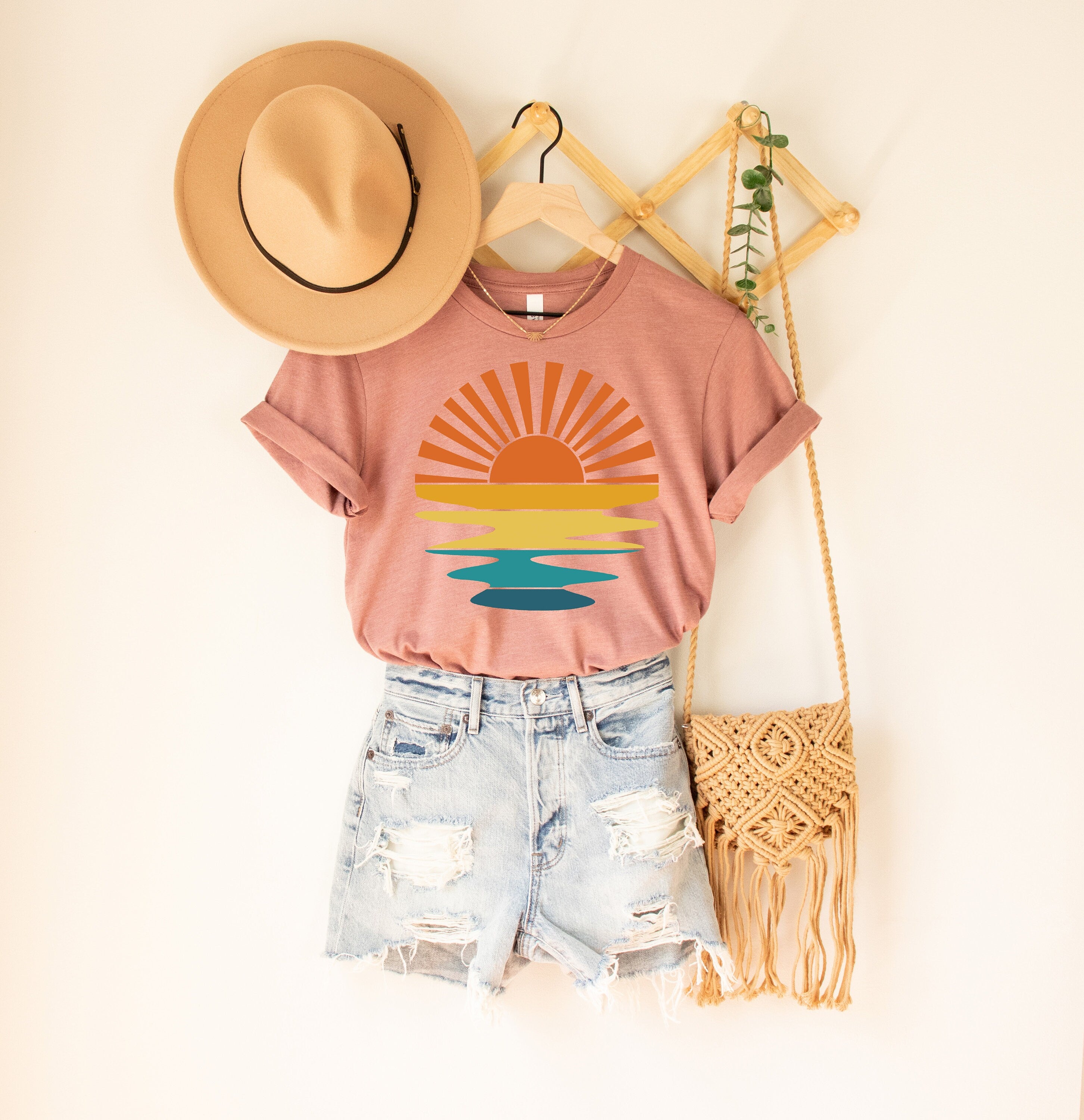 Retro Sunset Rays Wavy Shirt ,Sunset shirt, Retro Sunshine Shirt, Sun Rays Tee, Beachy Vibes Tee, Retro Summer Time , Sun Shirt