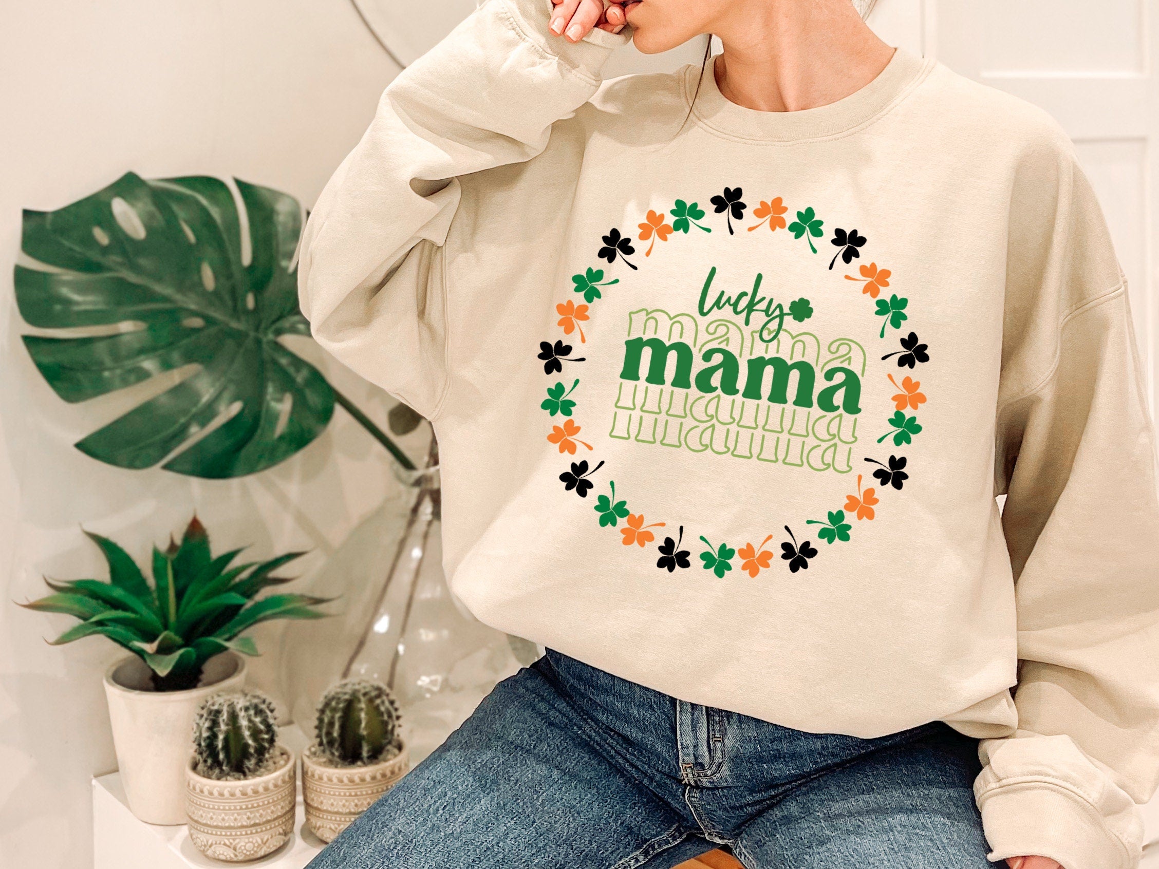 Lucky Mama Sweatshirt ,Collegiate Crewneck Sweater St Patty's Sweatshirt,St Patricks Day Sweatshirt,Trendy St Patricks Day Crewneck
