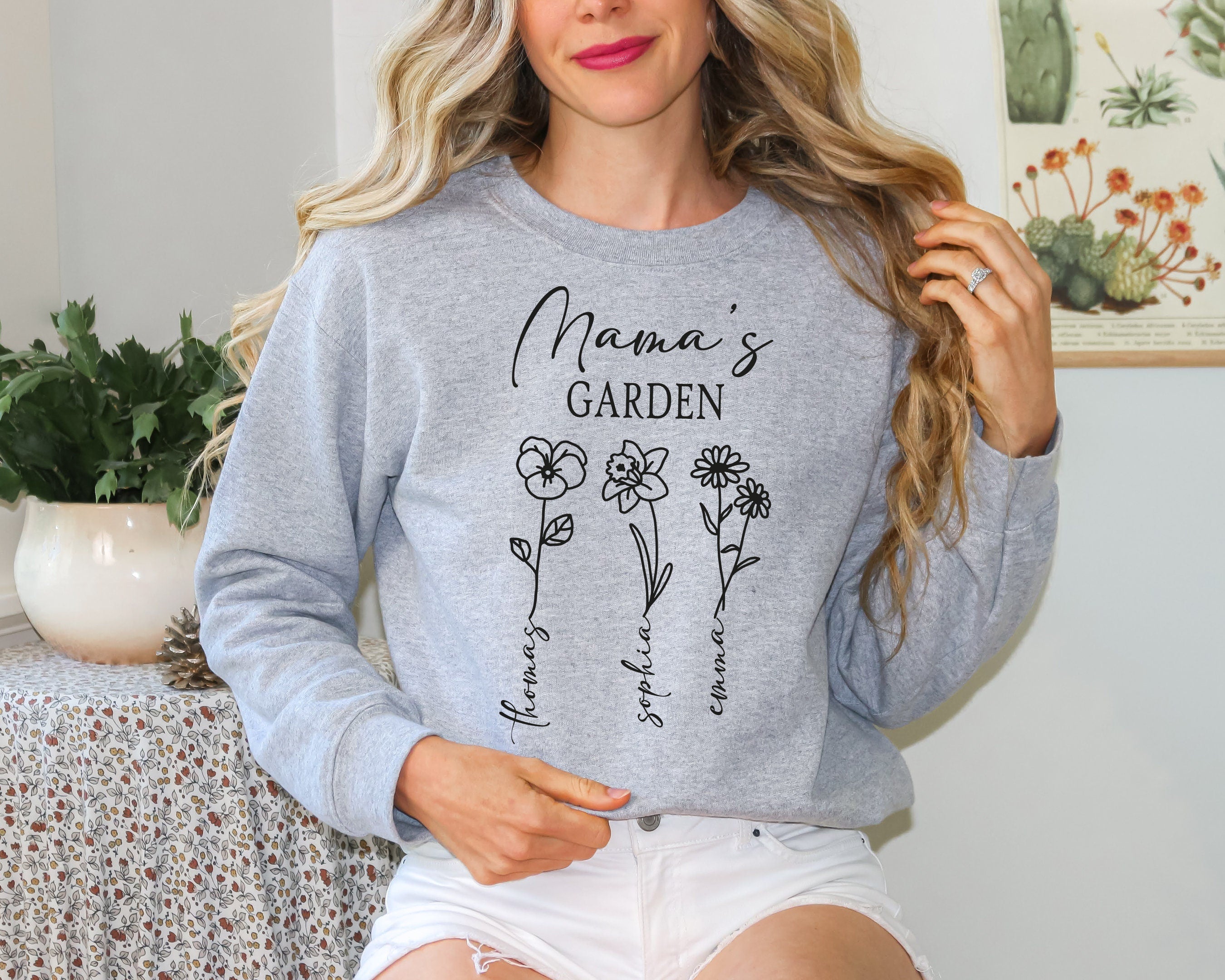 Custom Mama's Sweatshirt  Children Name, Gift for Mom, Personalized Mom Sweater Minimalist Mommy Custom Gift for Mother, Flower Sweatshirt