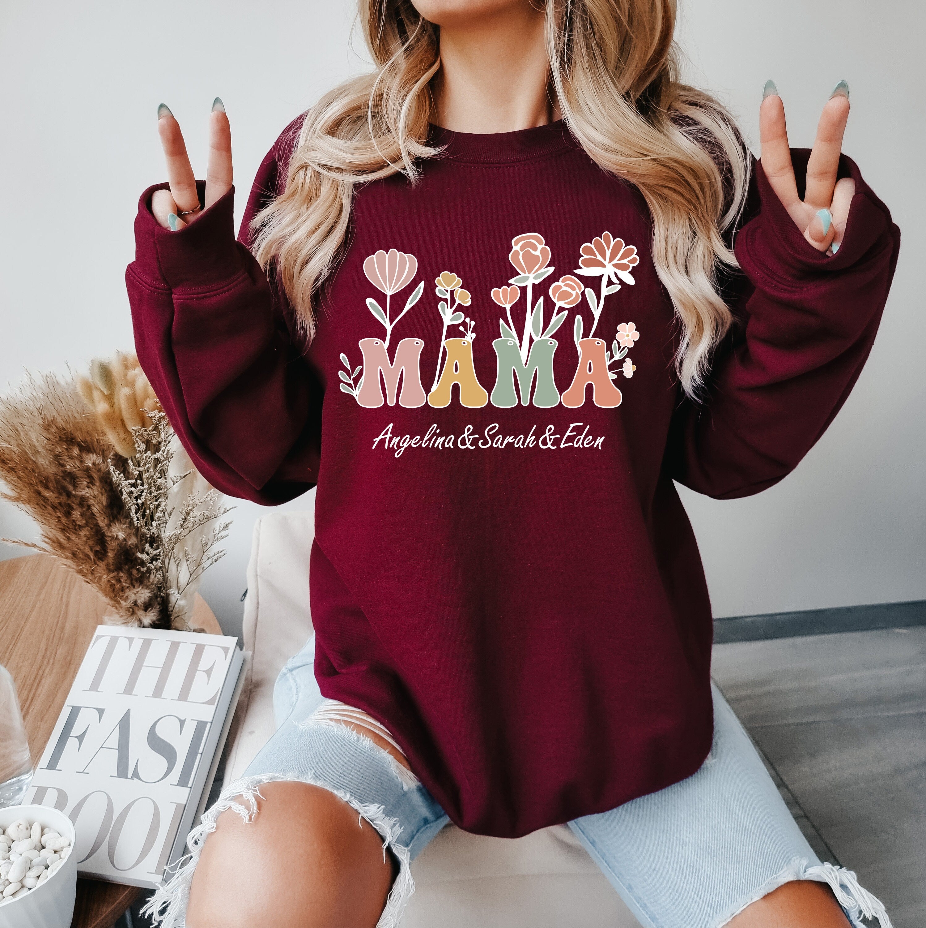 Custom Mama Sweatshirt with Children Name, Gift for Mom, Personalized Mom Sweater Minimalist Mommy Custom Gift for Mother, Flower Sweatshirt